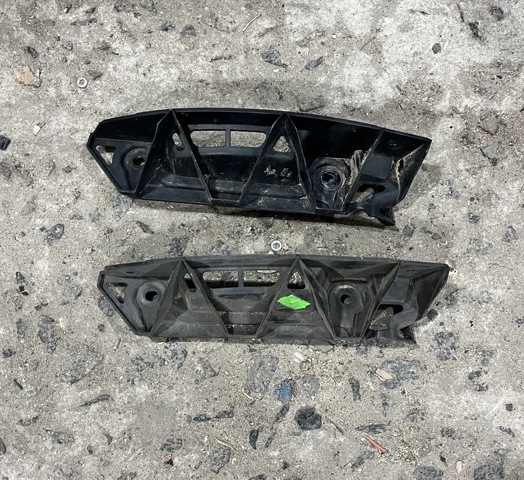 VAG 1Z9807393 Направляющая заднего бампера левая в наличии Винница