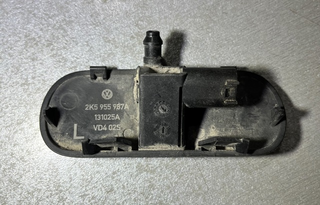Форсунка омывателя левая 2K5955987A VAG
