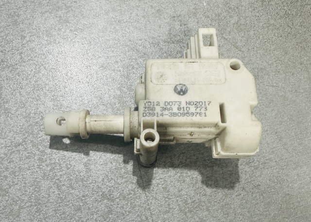 Мотор-привод открытия лючка бака 3AA810773 VAG
