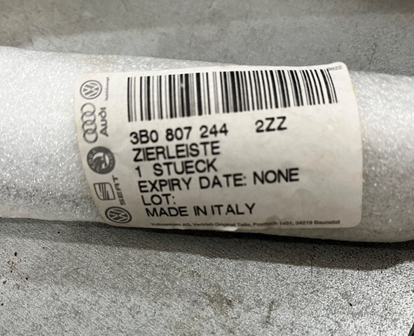 Молдинг переднего бампера, правый 3B08072442ZZ MARKET (OEM)