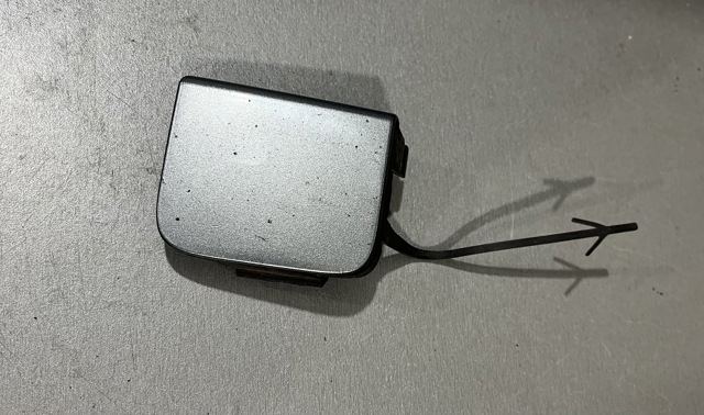 Заглушка буксировочного крюка в передний бампер 3T0807241 VAG