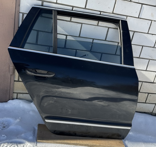 Задняя правая дверь Skoda SuperB 2