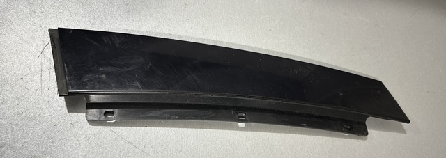 Накладка задней двери, правой, вертикальная 3T9839904 VAG