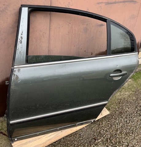 Дверь задняя 3U5833051B VAG