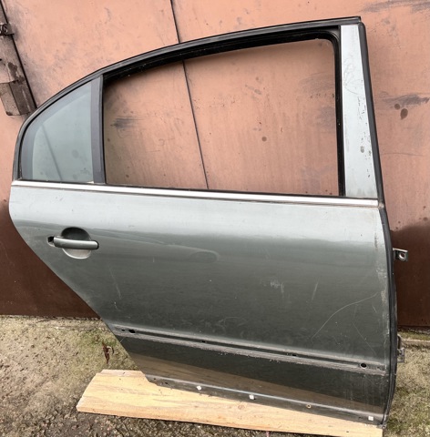Задняя правая дверь Skoda SuperB 1