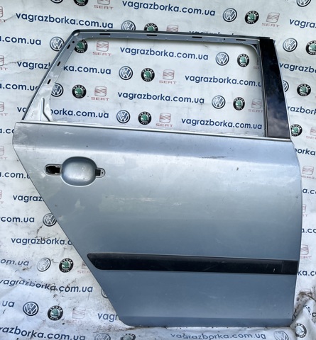 Задняя правая дверь 5J9833056 VAG
