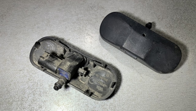 Форсунка омывателя на дворник Фольксваген Туарег II