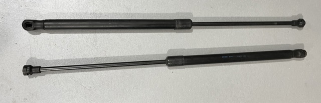 Амортизатор для багажника газовый 5P0827550A VAG