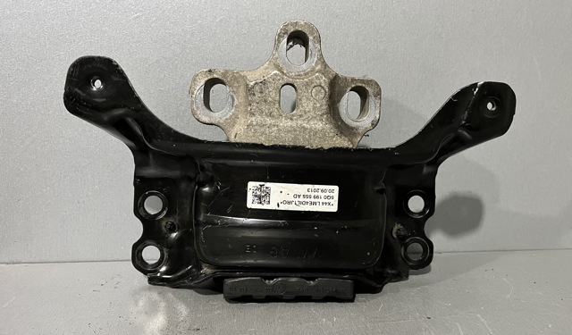 Левая опора двигателя 5Q0199555AD VAG