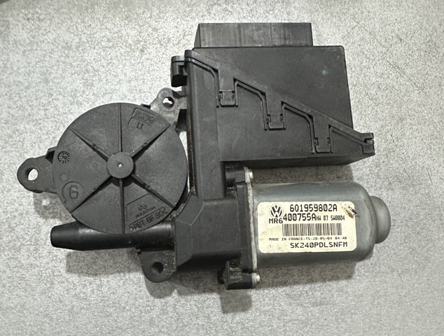 Мотор стеклоподъемника двери передней, правой 6Q1959802A VAG
