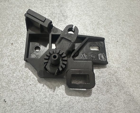 Кронштейн ручки открывания капота 6R1823633 VAG