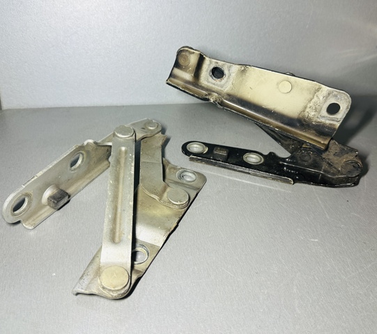 Петля капота, правая 6Y0823302A VAG