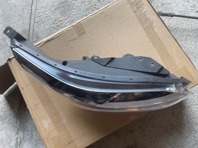 92102J7050 HYUNDAI Правая фара купить в Львов
