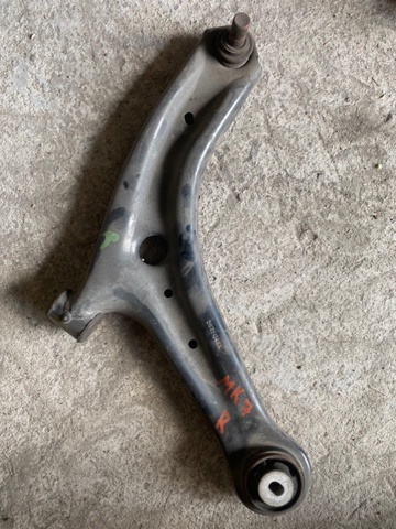 Передний нижний рычаг BE8Z3078C FORD