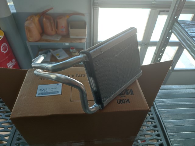 HYUNDAI 971381J000 Радиатор печки в наличии Чернигов