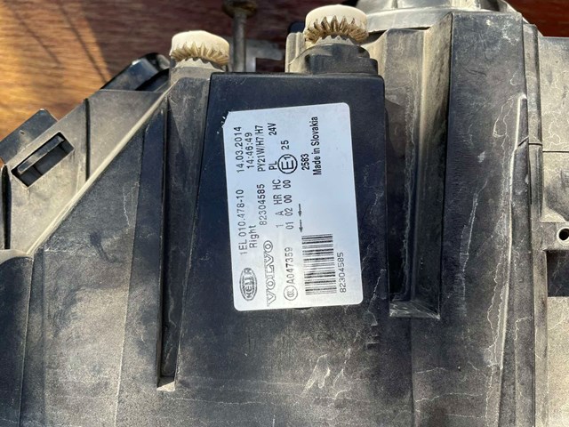 VOLVO 82304585 Правая фара в наличии Харьков