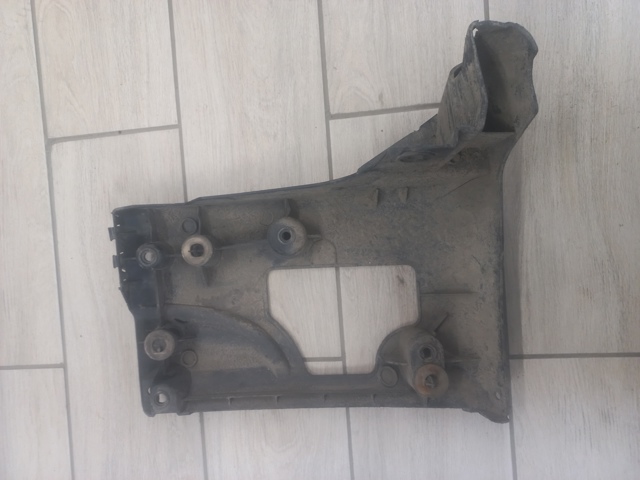 Правый кронштейн крепления бампера заднего 852220001R RENAULT
