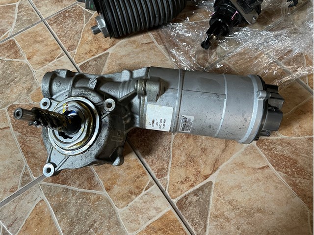 Рулевая рейка 32106761573 BMW
