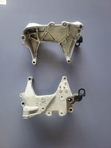 Кронштейн подушки (опоры) двигателя, правой 112314BA0B NISSAN
