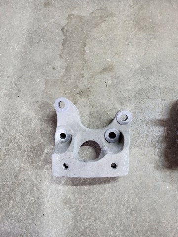Кронштейн подушки (опоры) двигателя, задней 113325NA0A NISSAN