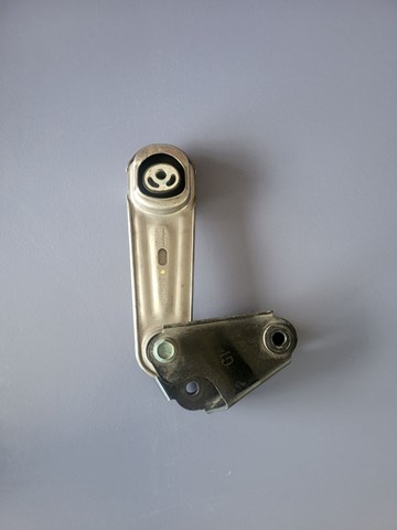 Задняя опора двигателя 113604BA0B NISSAN