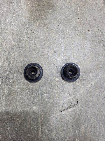 Подушка радиаотра нижняя 215075NN0A NISSAN