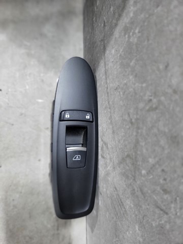 NISSAN 254115NA0A Кнопка включения мотора стеклоподъемника передняя правая в наличии Николаев