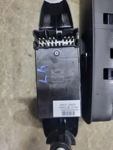 NISSAN 254315NA0A Кнопка включения мотора стеклоподъемника задняя левая в наличии Ровно
