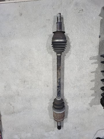 Полуось задняя, правая 396004GB0A NISSAN