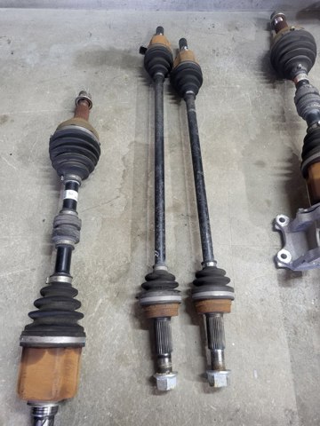 Полуось задняя, правая 396005NA0A NISSAN