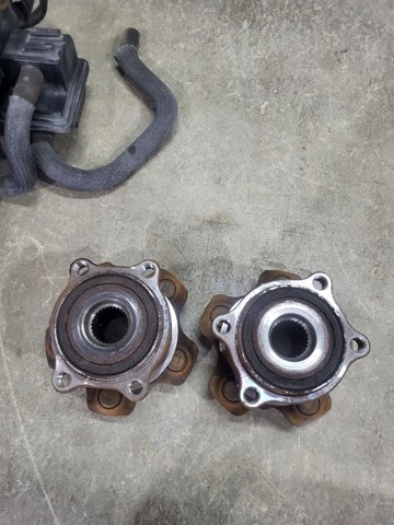 Ступица задняя 432025NN0B NISSAN