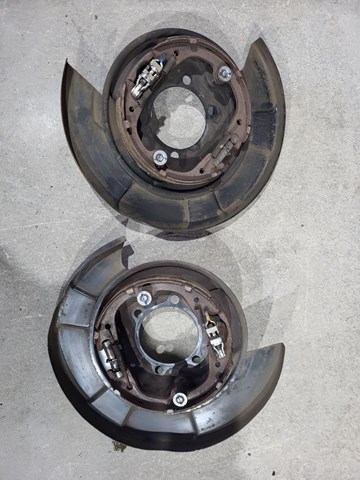 440001MB6A NISSAN Диск опорный заднего тормозного барабана правый купить в Черновцы