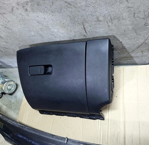 Крышка вещевого ящика 5UT24DX9AC CHRYSLER