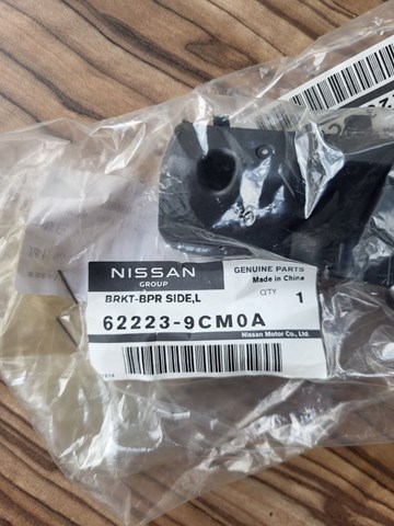 Направляющая переднего бампера, левая 622239CM0A NISSAN