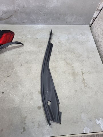 Уплотнитель арки крыла 658204GA0A NISSAN