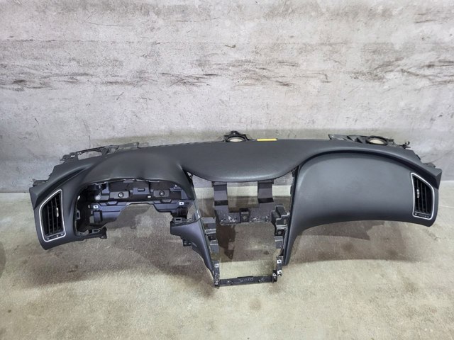 Передняя панель 682004GF0A NISSAN