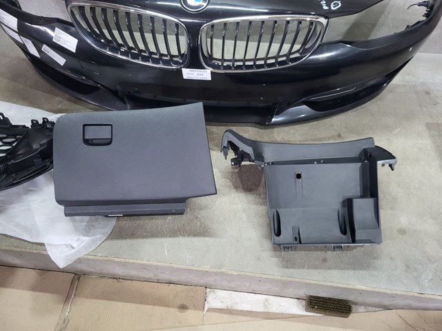 Вещевой ящик 685104BA0A NISSAN