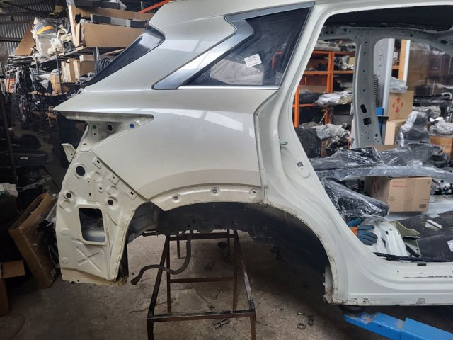 NISSAN 833005NA0A Стекло кузова (багажного отсека) правое в наличии Ужгород