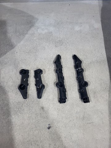 Левый кронштейн заднего бампера 852214GA0A NISSAN