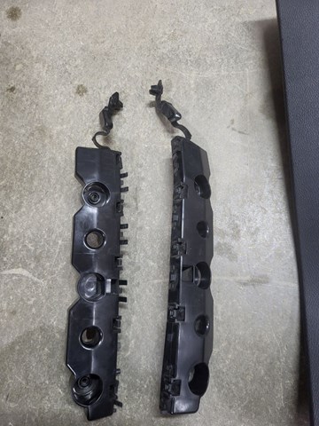 Направляющая заднего бампера, левая 852215NA0A NISSAN