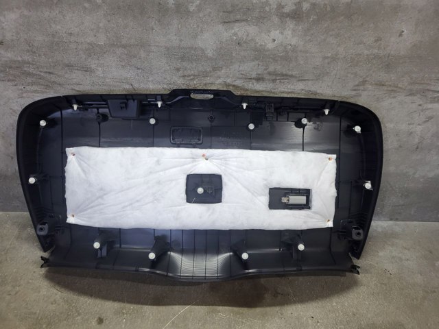 Пластик пятой двери 909015NA0A NISSAN