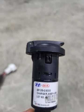 HYUNDAI 96125D3000 USB-разветвитель в наличии Ирпень