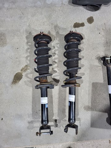 Цилиндр подвески E62104GE0D NISSAN