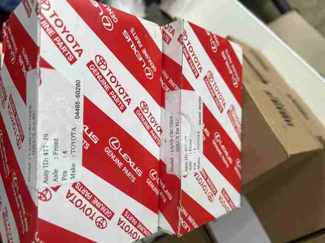 Передние тормозные колодки 0446560280 TOYOTA