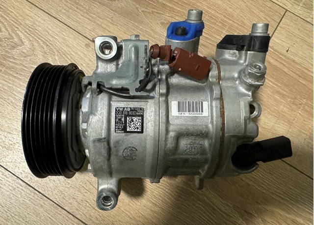 Компрессор кондиционера 3Q0816803D VAG
