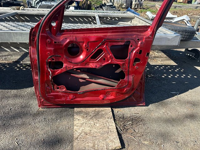 Пассажирская передняя дверь 41517386742 BMW