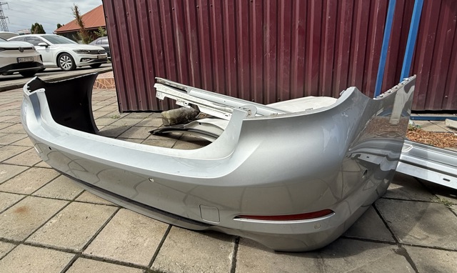 Бампер задний 51127475601 BMW