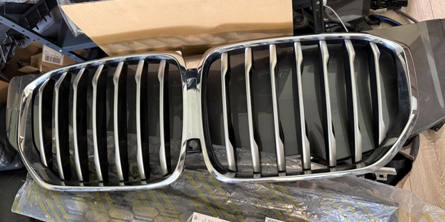Решетка радиатора 51137454887 BMW