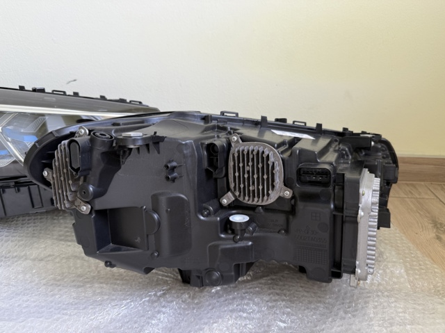 BMW 63117466116 Правая фара в наличии Запорожье