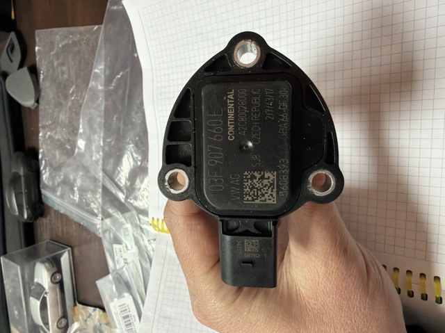 Датчик уровня масла 03F907660E VAG